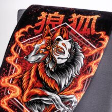 Deky Fire Kitsune – symbol ohně a vnitřní síly