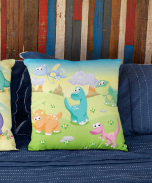 Dekorační polštář Dinosauři na louce: polštář pro malé pravěké lovce